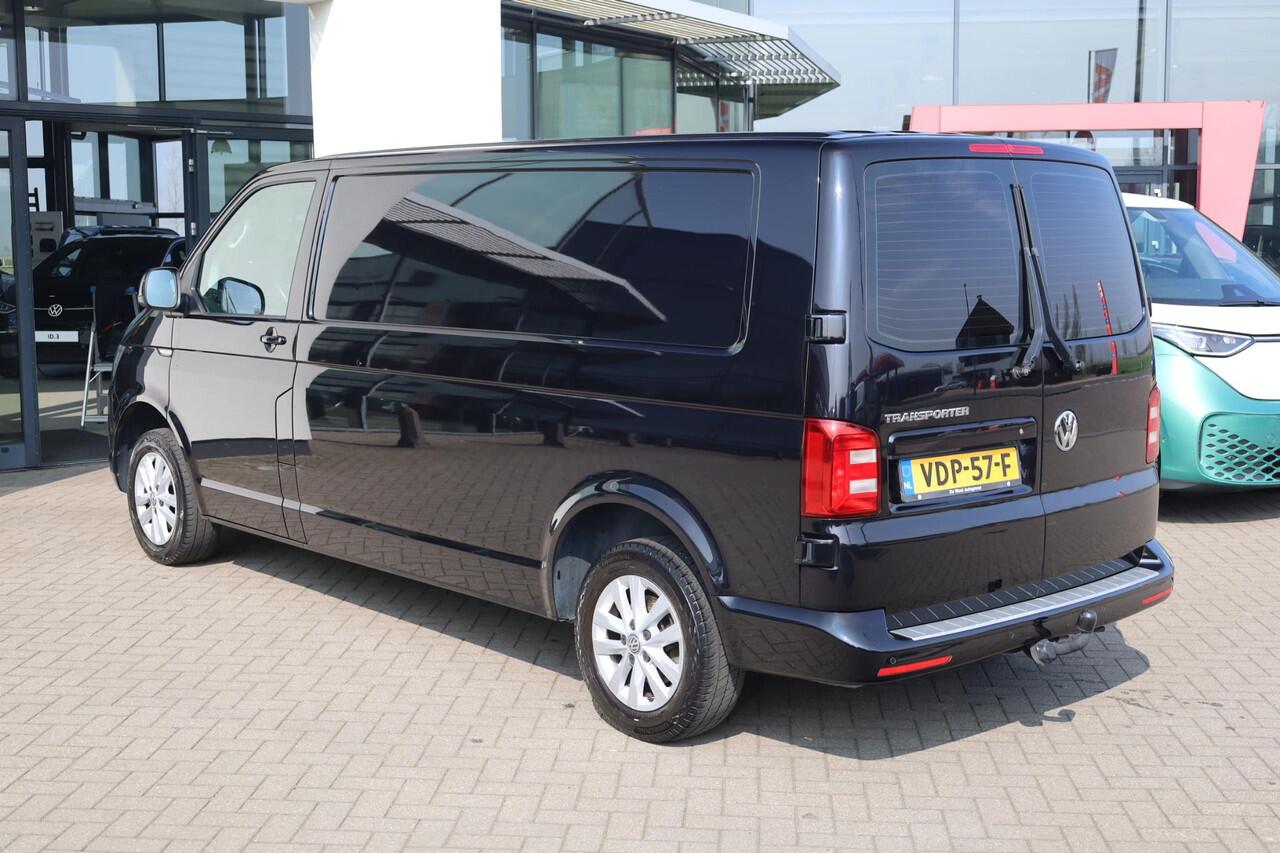 Volkswagen TRANSPORTER 2.0 TDI L2H1 Highline 102PK / 75kW, Highline, achterdeuren met ruit en wisser, navigatie, multifunctioneel lederen stuurwiel, parkeersensoren voor en achter (pdc), trekhaak, voorruit verwarming, cruise control, licht en regensensor, airco