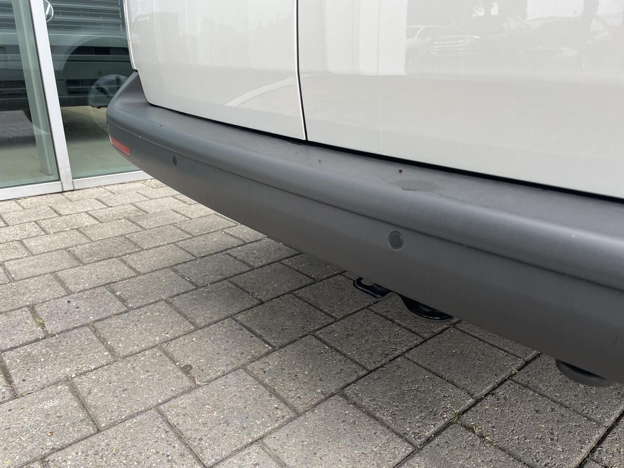 Volkswagen TRANSPORTER 2.0 TDI L2H1 28 150 Pk Hand | PDC | App Connect