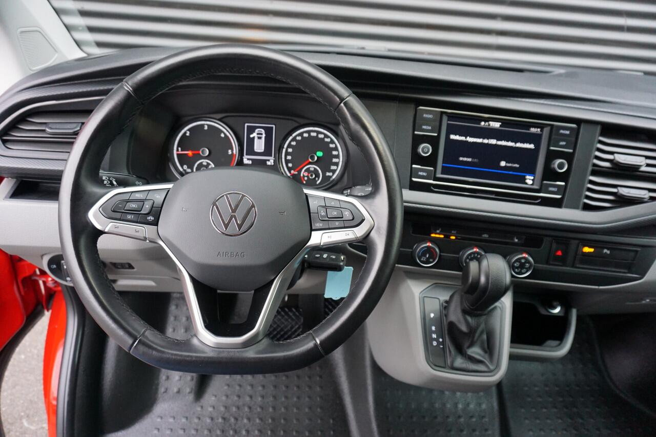 Volkswagen TRANSPORTER 150PK Automaat L2H1 Apple Carplay Camera Cruise PDC Standkachel Stoelverwarming Trekhaak