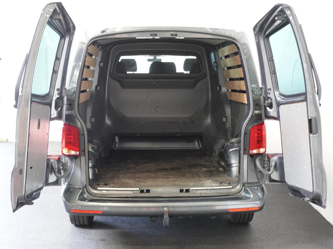 Volkswagen TRANSPORTER 2.0 TDI L2H1 28 Dubbele Cabine Highline Automaat Airco Cruise Control adaptief Parkeersensoren Trekhaak