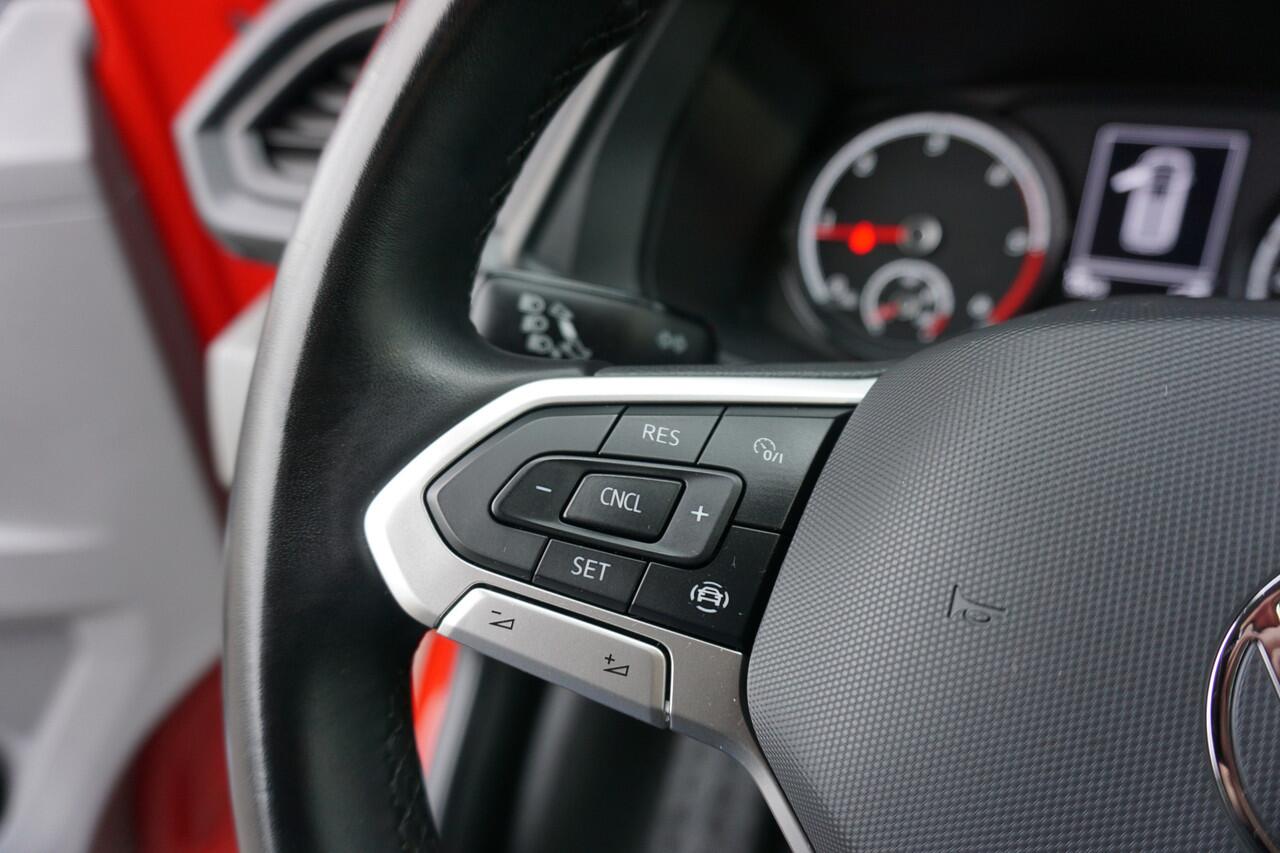 Volkswagen TRANSPORTER 150PK Automaat L2H1 Apple Carplay Camera Cruise PDC Standkachel Stoelverwarming Trekhaak