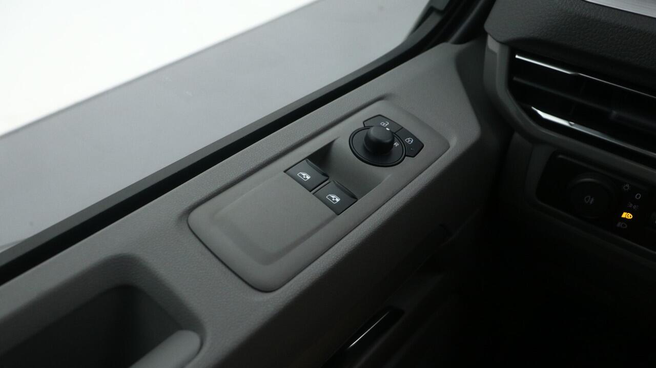 Volkswagen TRANSPORTER L1H1 2.0 TDI 81kW 110PK 2.8T Life-Intro / Direct leverbaar / BPM-vrij