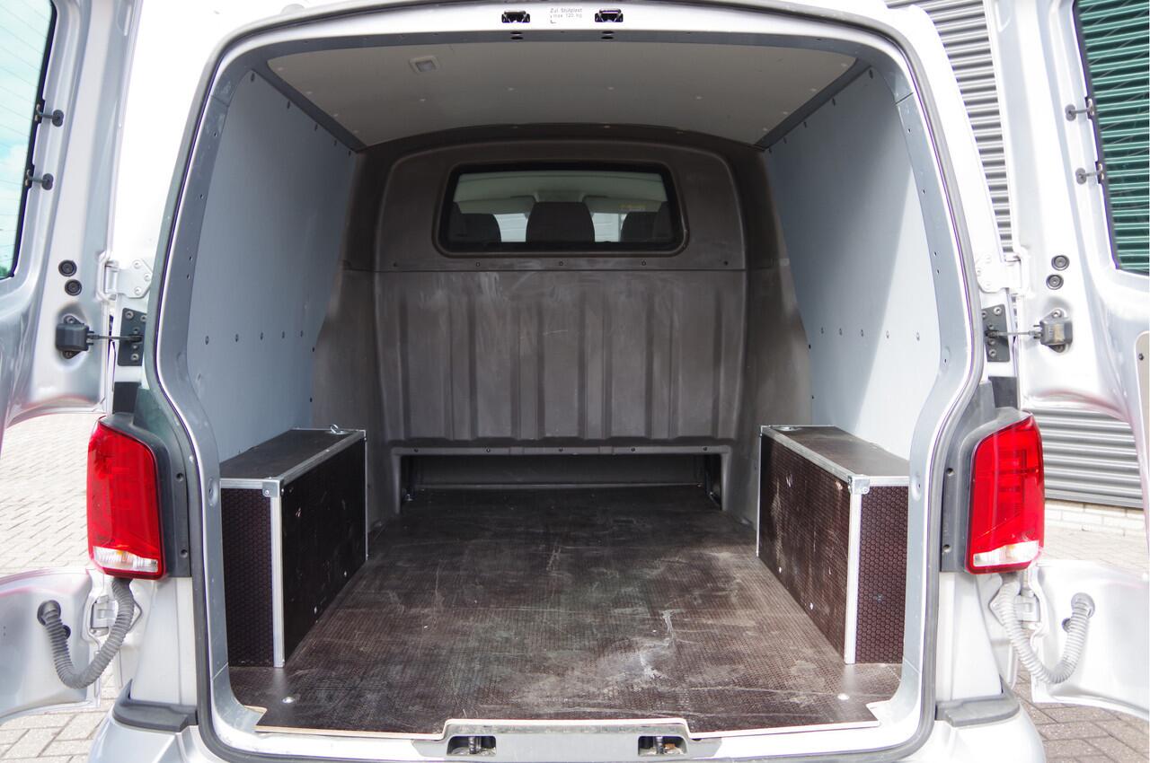 Volkswagen TRANSPORTER 2.0 TDI L2H1 DC-5P, BULLI 150PK AUT. 2X SCHUIFDEUR, TREKHAAK, ADAPT. CRUISE, VIRTUAL, CAMERA, NAVI, AIRCO, DUBBELE CABINE