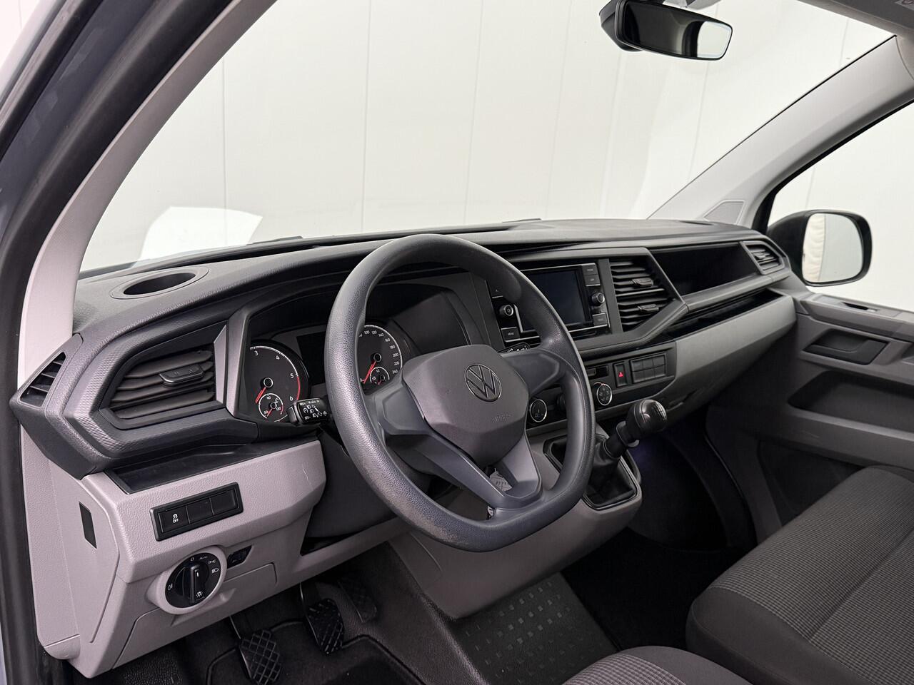 Volkswagen TRANSPORTER 2.0TDI 150PK 4-Motion Business | Achterdeuren | Airco | Cruise | Betimmering | 3-Persoons