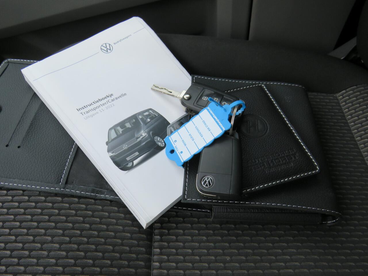 Volkswagen TRANSPORTER 2.0 TDI 150Pk Automaat L2H1 DC Bulli T6.1 * 2x Schuifdeur L+R * Camera * Trekhaak * Led Koplampen * ACC * Dubbele Cabine