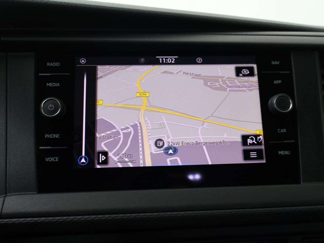 Volkswagen TRANSPORTER 2.0 TDI L2H1 30 DC Highline | 110 PK | Trekhaak | Navigatiesysteem | Cruise control |