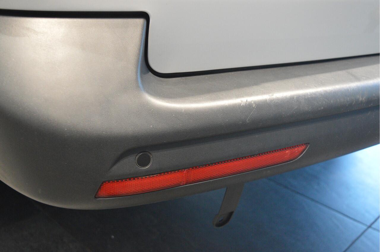 Volkswagen TRANSPORTER 2.0 TDI L2H1 airco navi pdc cruise trekhaak 150 pk !!