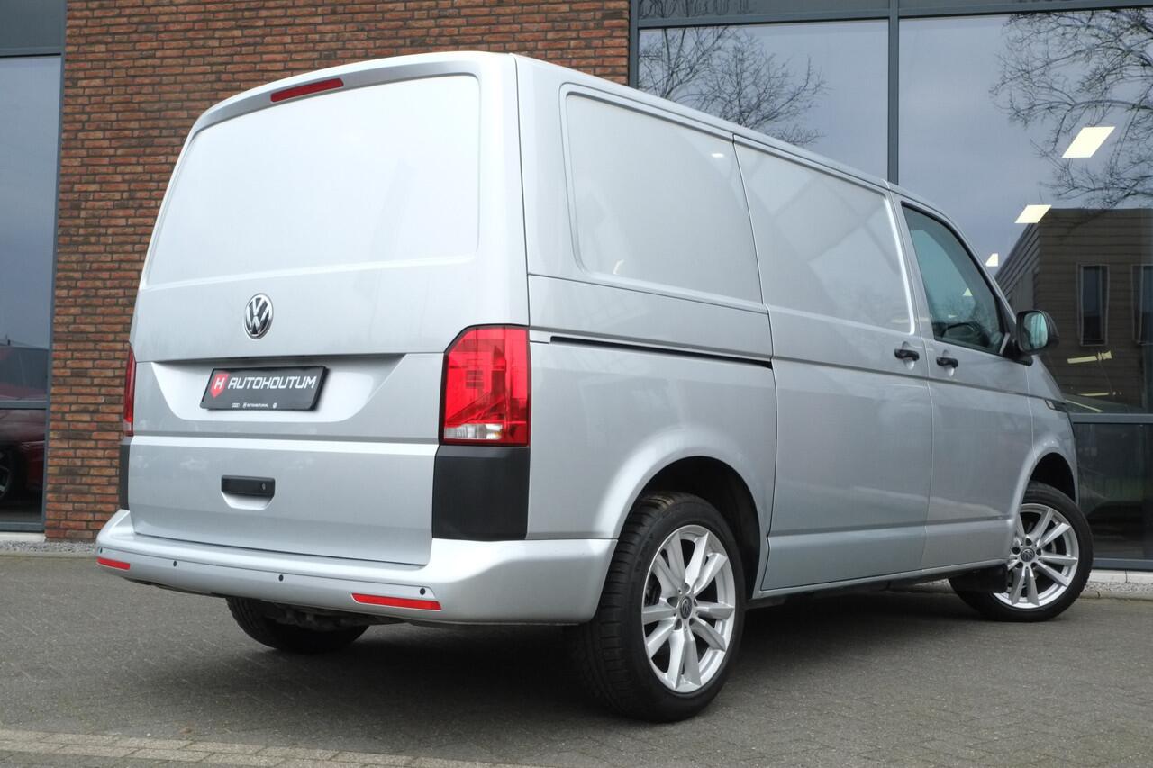 Volkswagen TRANSPORTER 2.0 TDI DSG 150pk L1H1 32 Navigatie, 3 zits