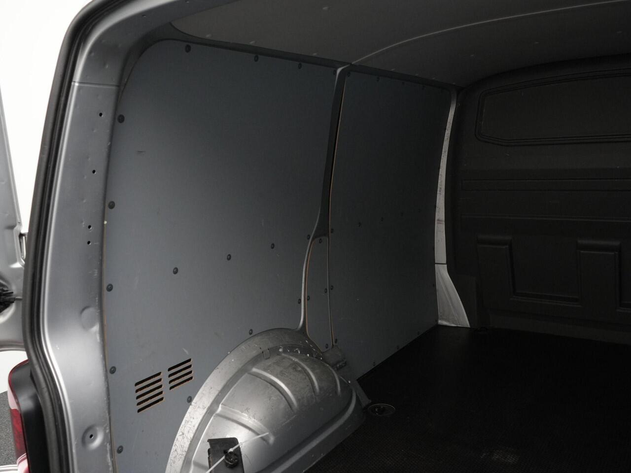 Volkswagen TRANSPORTER 2.0 TDI 90 pk Economy Business L1H1 | Trekhaak | Parkeersensoren achter | Carplay | Cruise Control