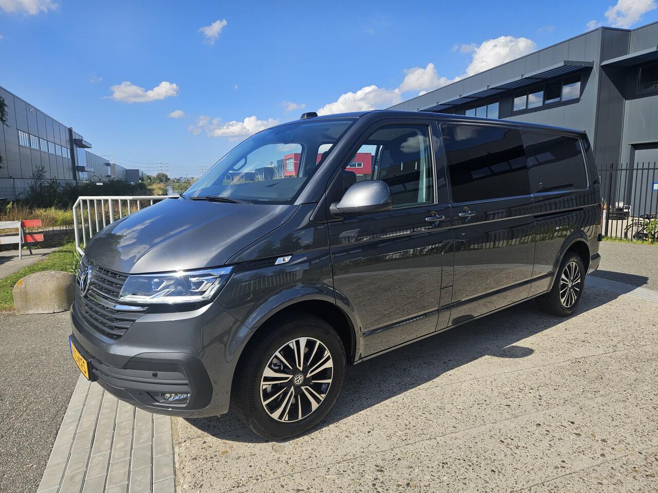 Volkswagen TRANSPORTER 2.0 TDI L2H1 30 Highline D C 5 zits Aut 204 pk 2 zijschuifdeur, trekhaak, BPM vrij dubbel cabine