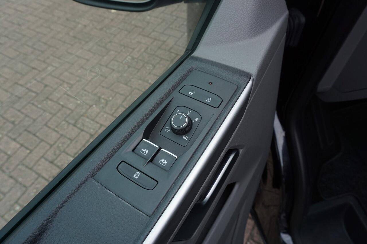 Volkswagen TRANSPORTER 2.0 TDI DSG 150PK Bulli L2H1 30 DC Led | ACC | Camera