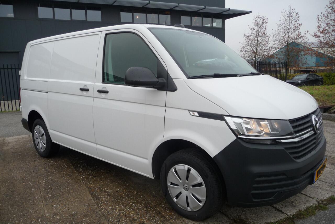 Volkswagen TRANSPORTER 90 pk 2.0 TDI L1H1 26 Economy Business deurtjes, bank, carplay, cruise, BPM vrij, nieuwe auto