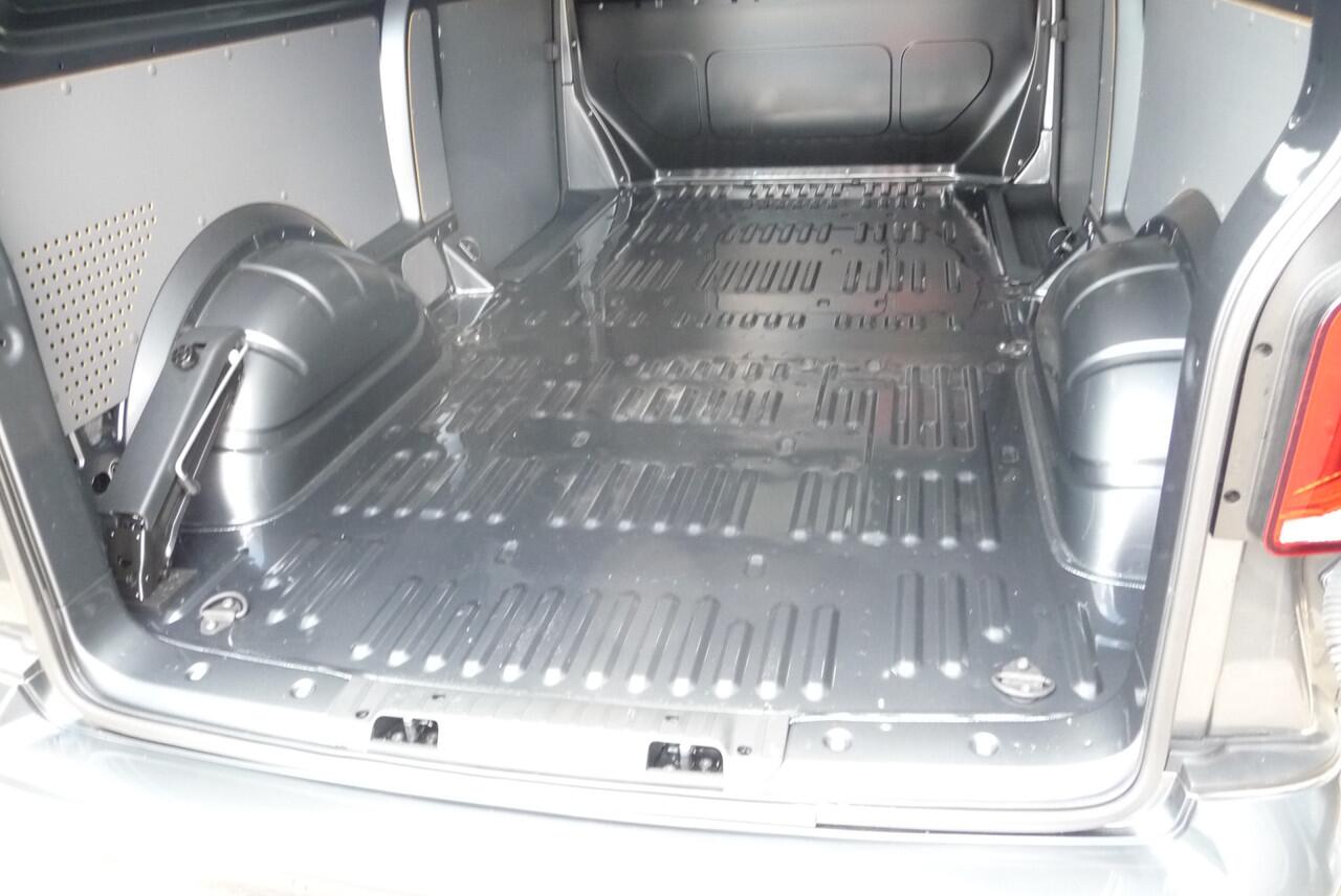 Volkswagen TRANSPORTER 2.0 TDI L2H1 Highline Autm. 204pk 2 schuifdeuren , achterdeuren BPM vrij