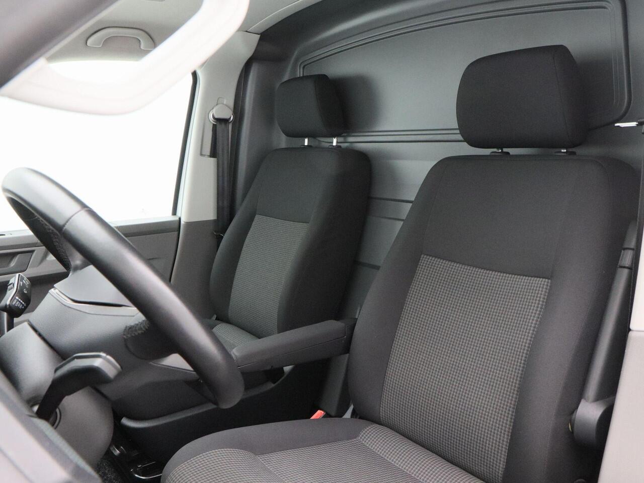 Volkswagen TRANSPORTER 2.0 TDi 150 Pk L2H1 | Navigatie | Trekhaak | Parkeersensoren | CarPlay | Airco | Cruise Controle | 55.591 Km!!