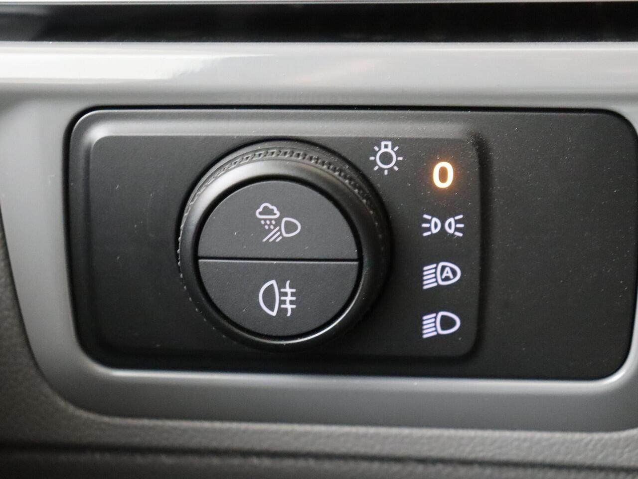 Volkswagen TRANSPORTER Bedrijfswagens PanAmericana L2 2.0 TDI 30 150 pk 110 kW pk 8 au | BPM vrij | Lichtmetalen velgen 17" (6,5 J 17) "Monte Carlo" (zwart gepolijst) | Achteruitrijcamera | Parkeersensoren voor en achter (Park Distance Control) |