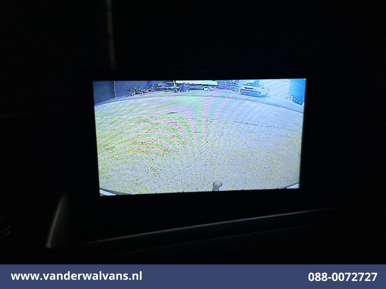 Volkswagen TRANSPORTER 2.0 TDI 150pk L2H1 Euro6 Airco | Camera | Leder | Cruisecontrol | 2500kg Trekhaak Parkeersensoren