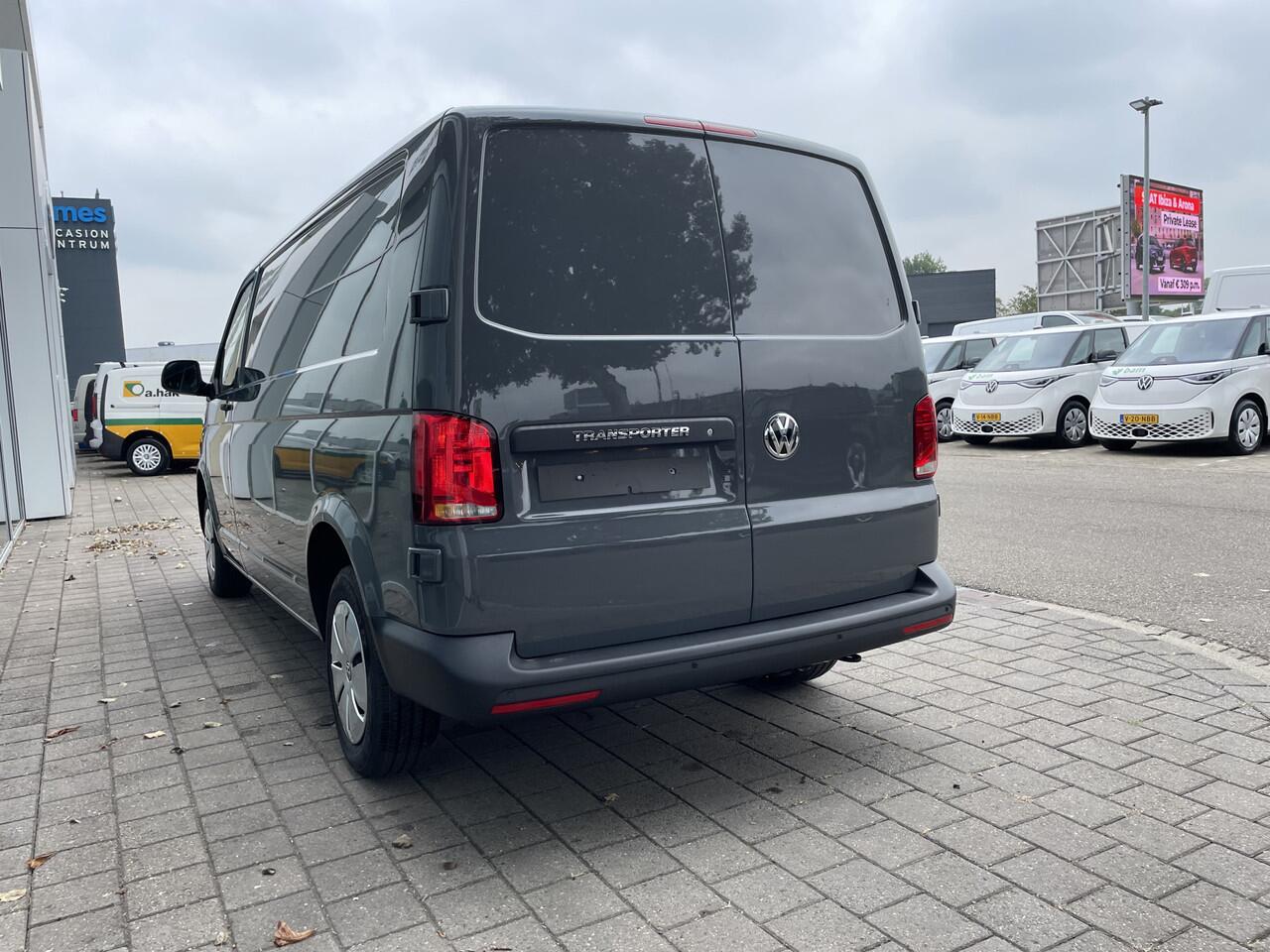 Volkswagen TRANSPORTER 2.0 TDI 150 pk L2H1 28 | PDC | App connect | Cruise control | Bijrijdersbank