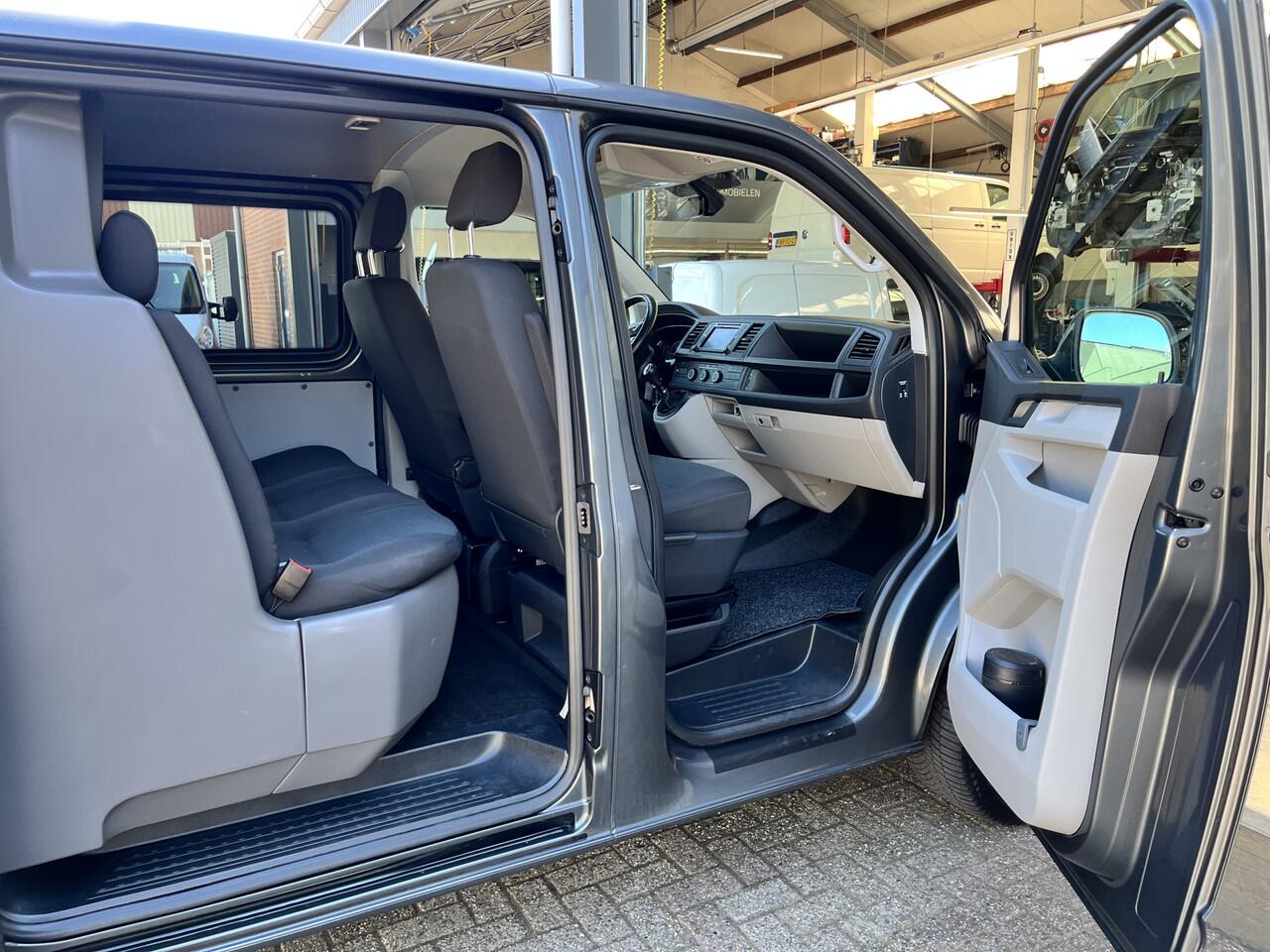 Volkswagen TRANSPORTER 2.0 TDI L1H1 DC Airco Cruise controle Telefoonverbinding Apple carplay Navigatiesysteem Stuurwielbediening Parkeersensoren schuifdeur Euro 6 DC 1e eigenaar Dealer onderhouden