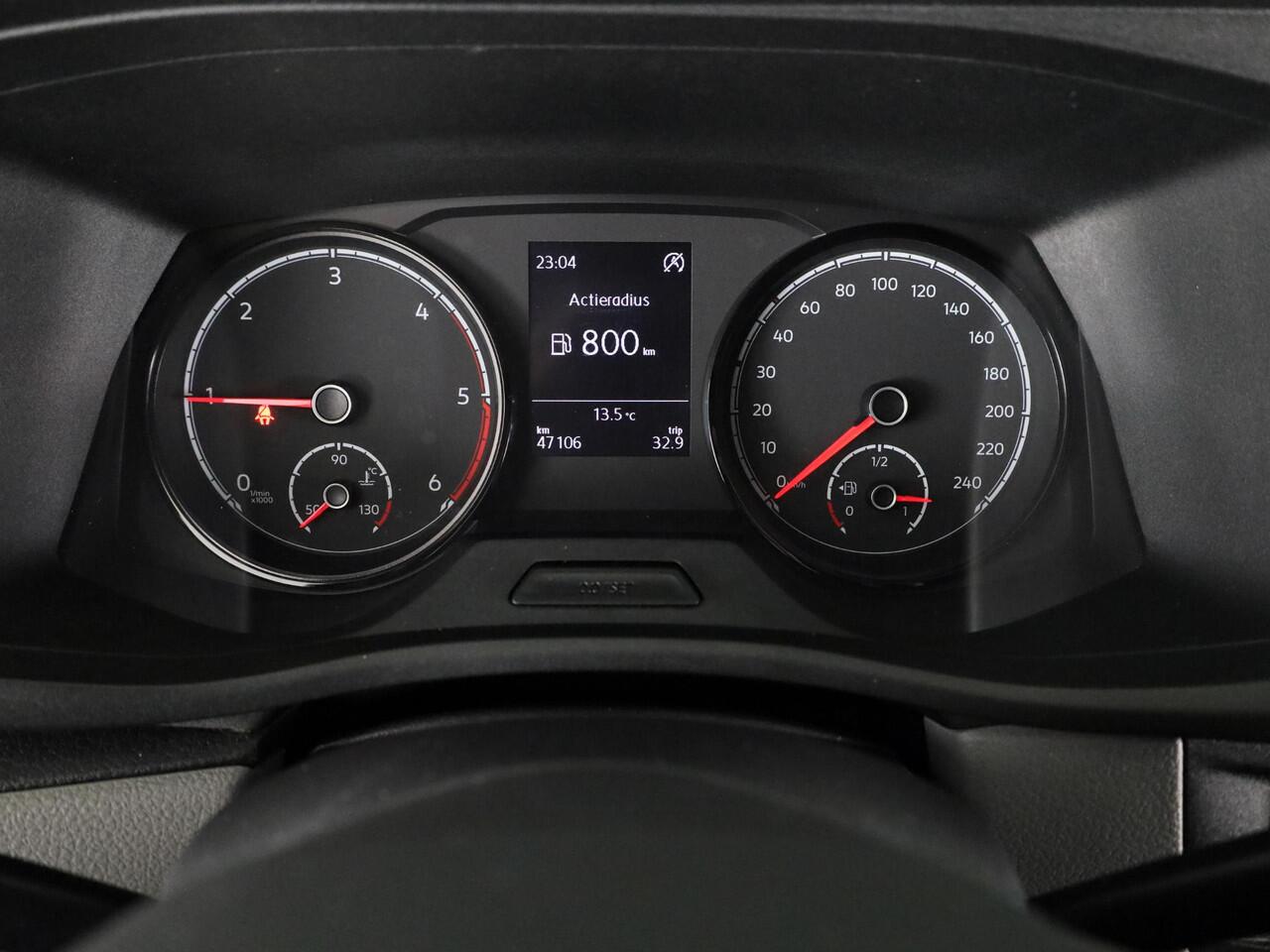 Volkswagen TRANSPORTER 2.0 TDI L2H3 28 110 pk | Verlengde garantie | Navigatie via App | Trekhaak | Parkeersensoren achter | Cruise control |