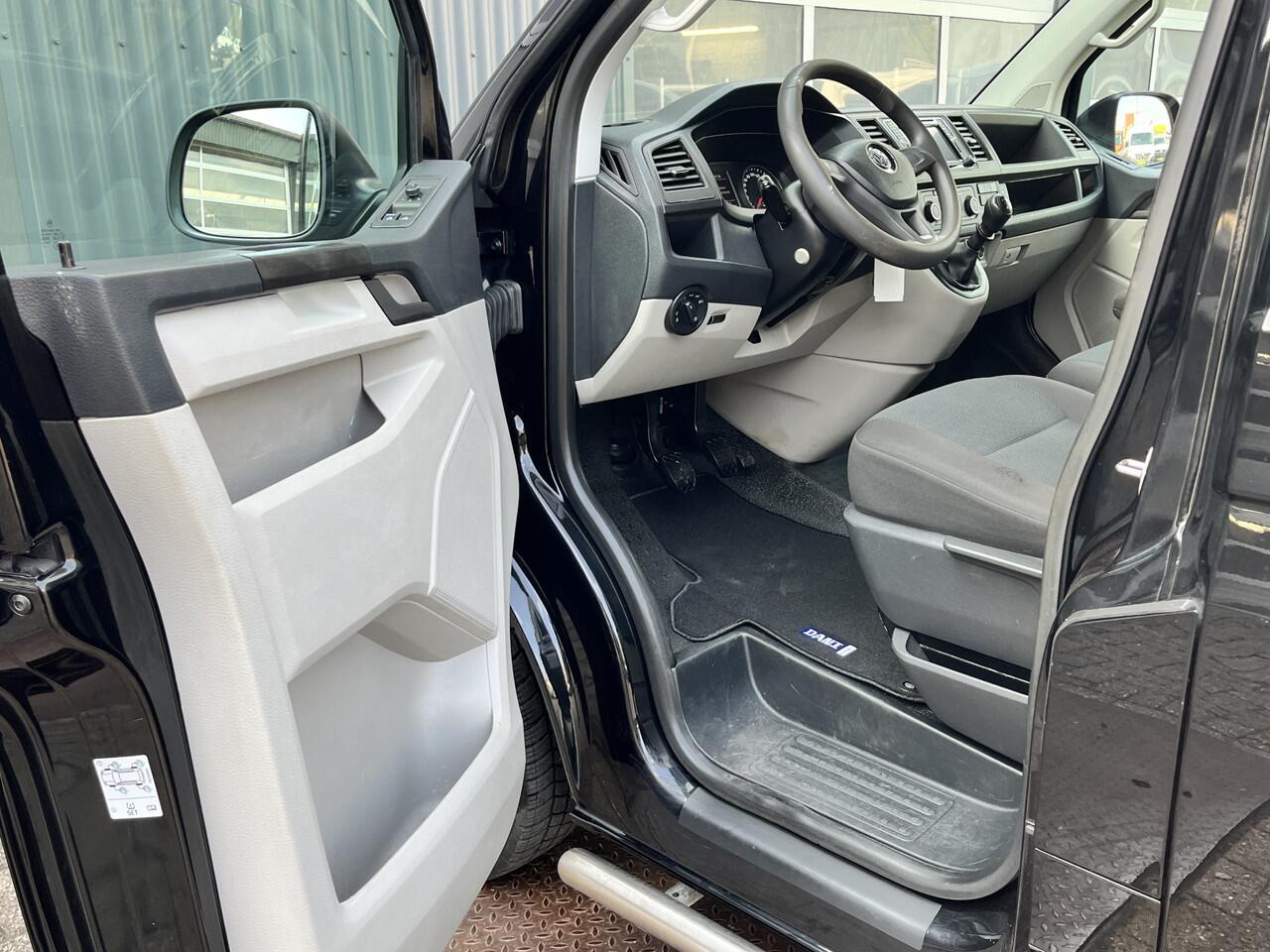 Volkswagen TRANSPORTER 2.0 TDI L2H1 DC 150pk Airco Cruise controle Telefoonverbinding Trekhaak 2500kg trekgewicht Navigatiesysteem schuifdeur Euro 6 DC 1e eigenaar Dealer onderhouden