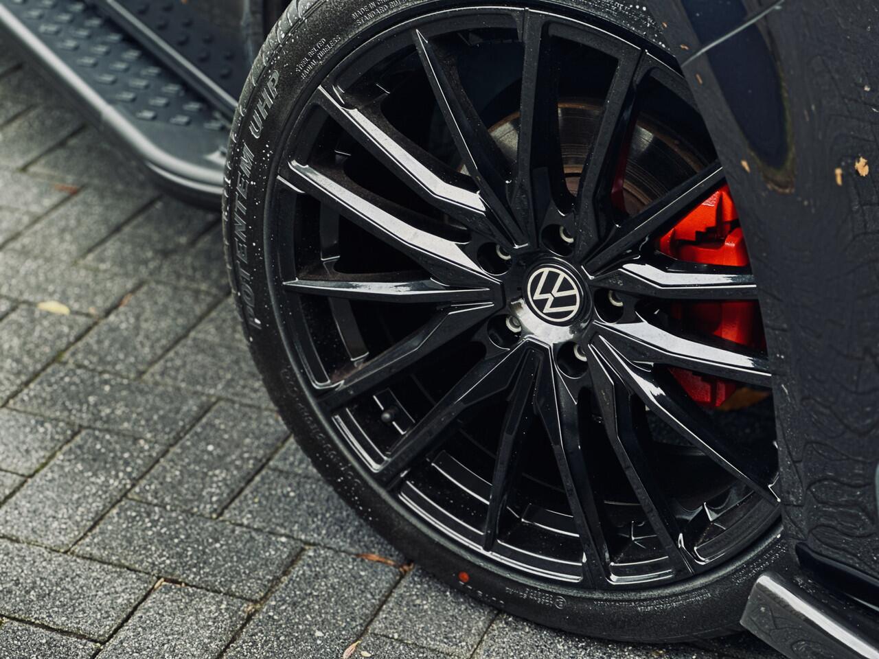 Volkswagen TRANSPORTER 2.0 TDI 150pk | DSG | Black Edition | L1 | Digitaal Display | LED | Adapt Cruise | Trekhaak | Ex btw