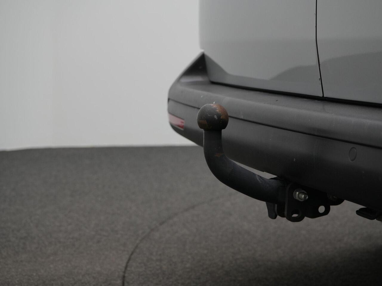 Volkswagen TRANSPORTER 2.0 TDI 90 pk Economy Business L1H1 | Trekhaak | Parkeersensoren achter | Carplay | Cruise Control