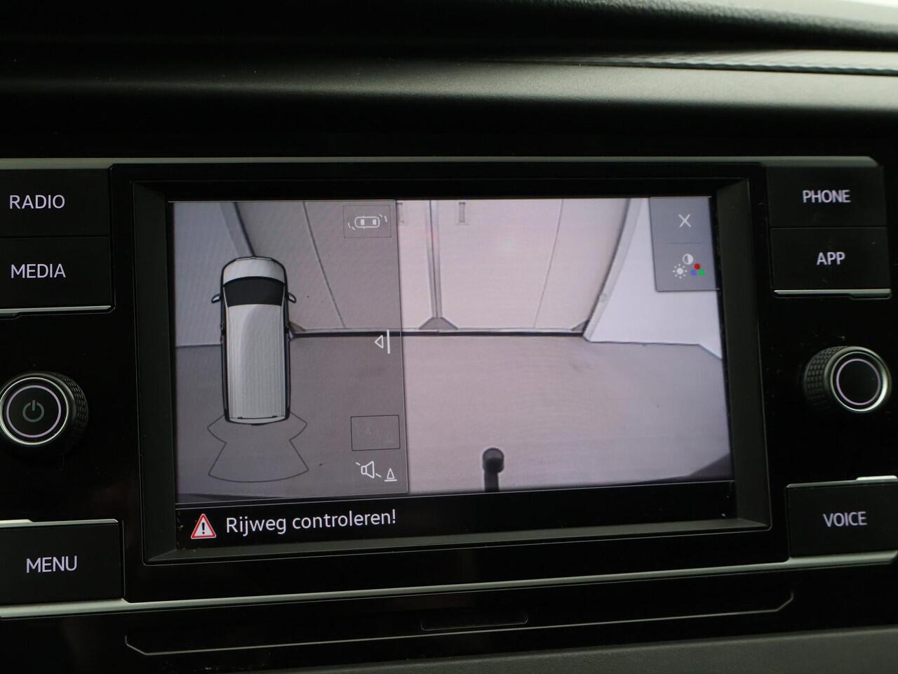 Volkswagen TRANSPORTER 2.0 TDI L2H1 + LEDER | TREKHAAK | CAMERA | APPLE CARPLAY | L.M. VELGEN