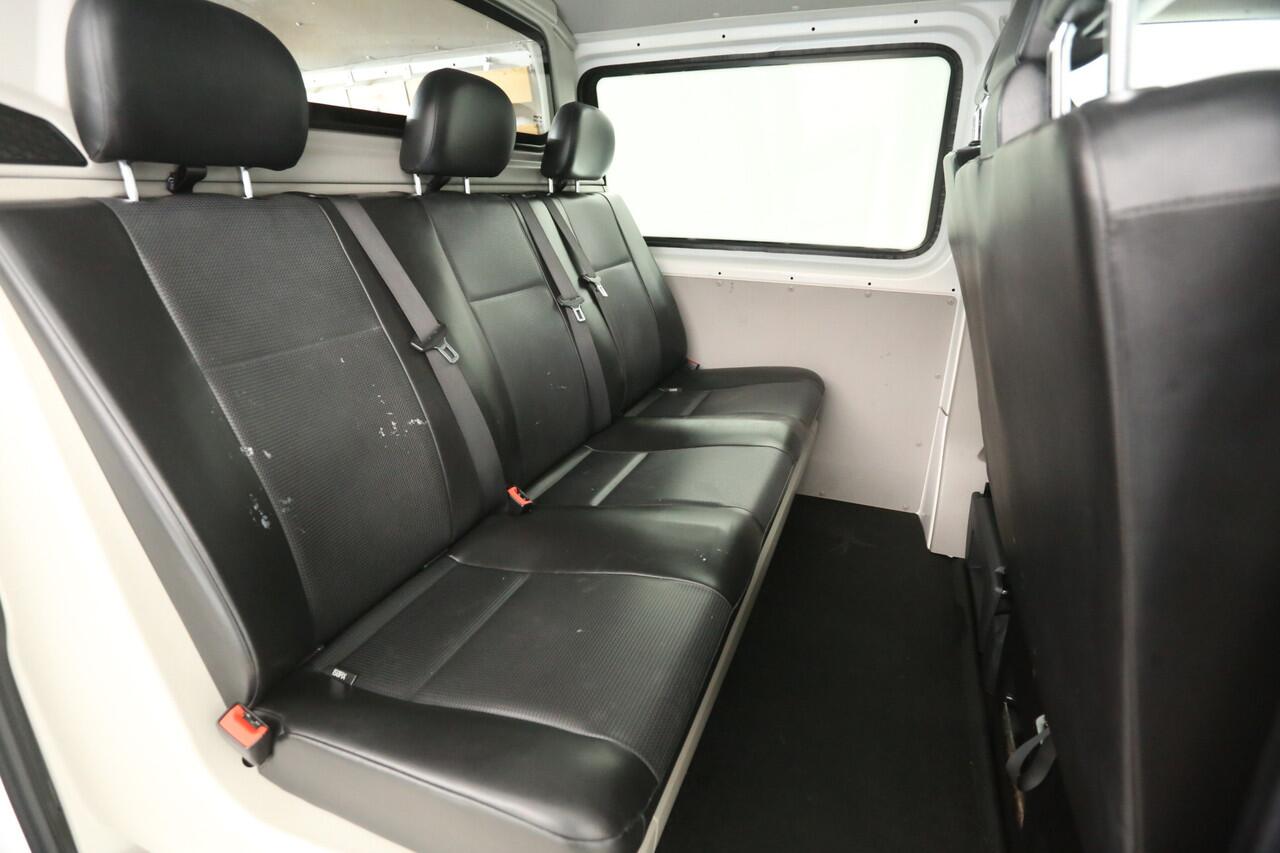 Volkswagen TRANSPORTER 2.0 TDI L2H1 | 140PK | DC | Airco | Trekhaak | Elektrpakket