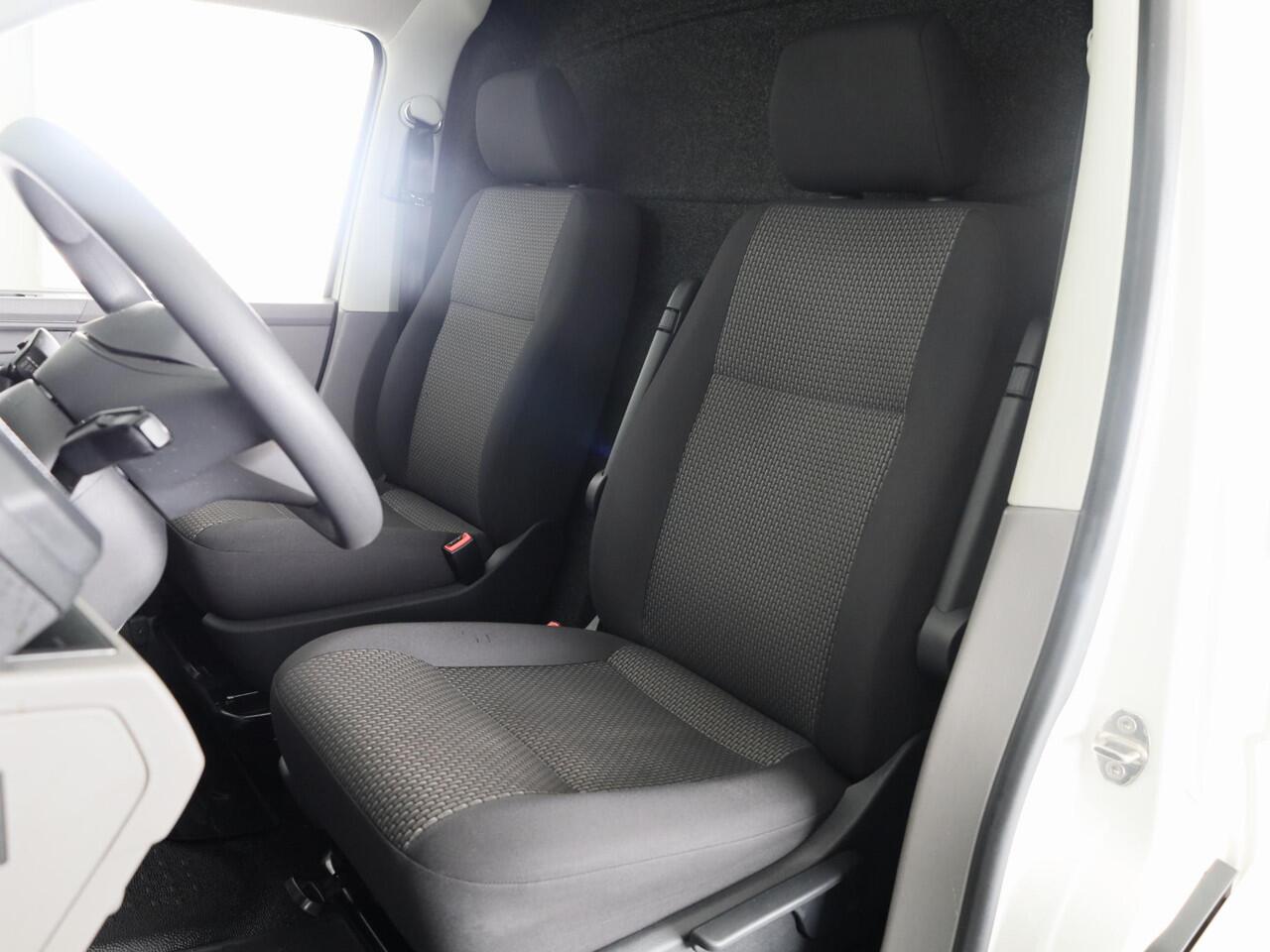 Volkswagen TRANSPORTER Bedrijfswagens Bestelwagen L2 28 2.0 TDI 110 pk | Verlengde garantie | Navigatie via App | Trekhaak | Parkeersensoren achter | Cruise control |