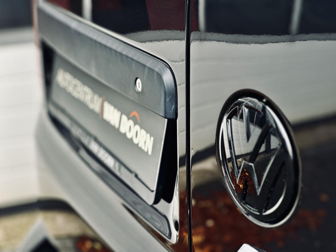 Volkswagen TRANSPORTER 2.0 TDI 150pk | DSG | Black Edition | L1 | Digitaal Display | LED | Adapt Cruise | Trekhaak | Ex btw