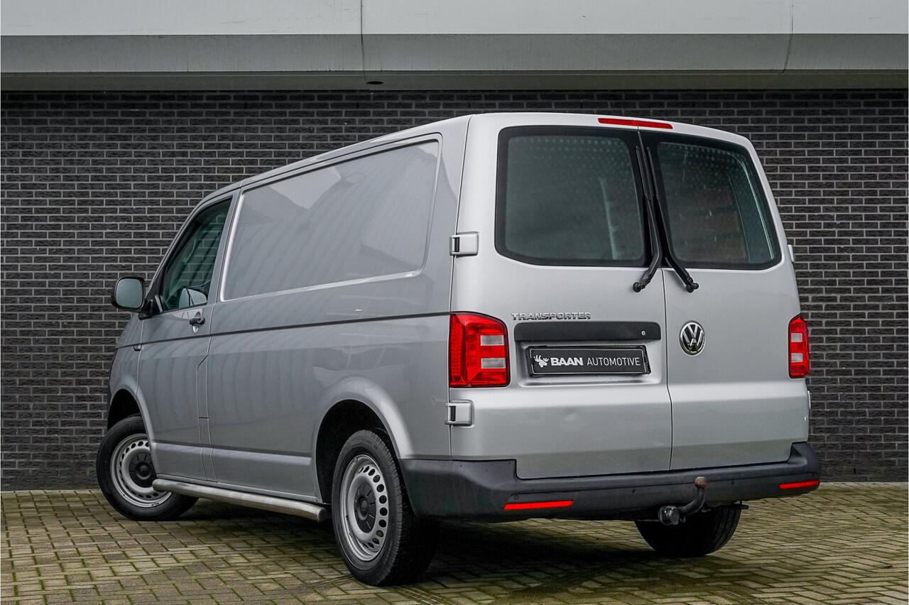 Volkswagen TRANSPORTER 2.0 TDI L1H1 Comfortline | Airco | Vloer | Trekhaak | 3 Persoons |