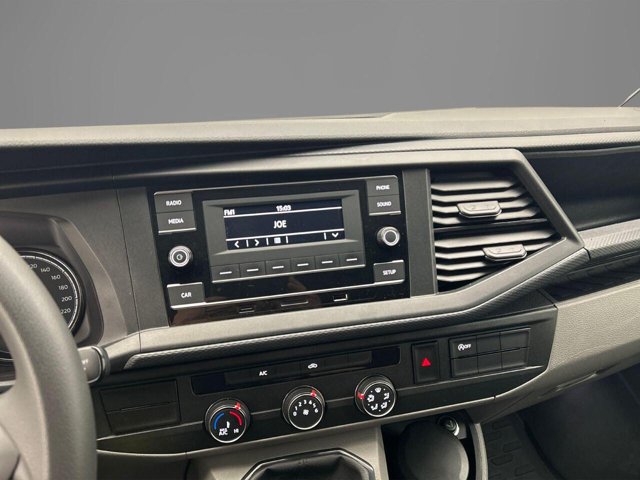 Volkswagen TRANSPORTER 2.0 TDI 110pk L2 | Trekhaak | BPM-vrij | Cruise-control | Achterdeuren | Betimmering