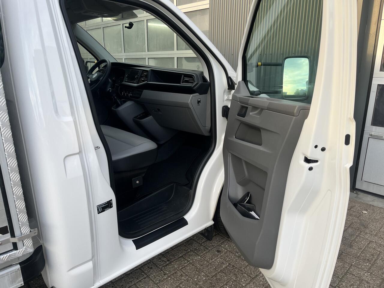 Volkswagen TRANSPORTER 2.0 TDI 150pk T6.1 Pick up Kipper Airco Cruise controle 1e eigenaar Telefoonverbinding Dealer onderhouden Gereedschapskist 3-Persoons Kieper P-up Euro 6