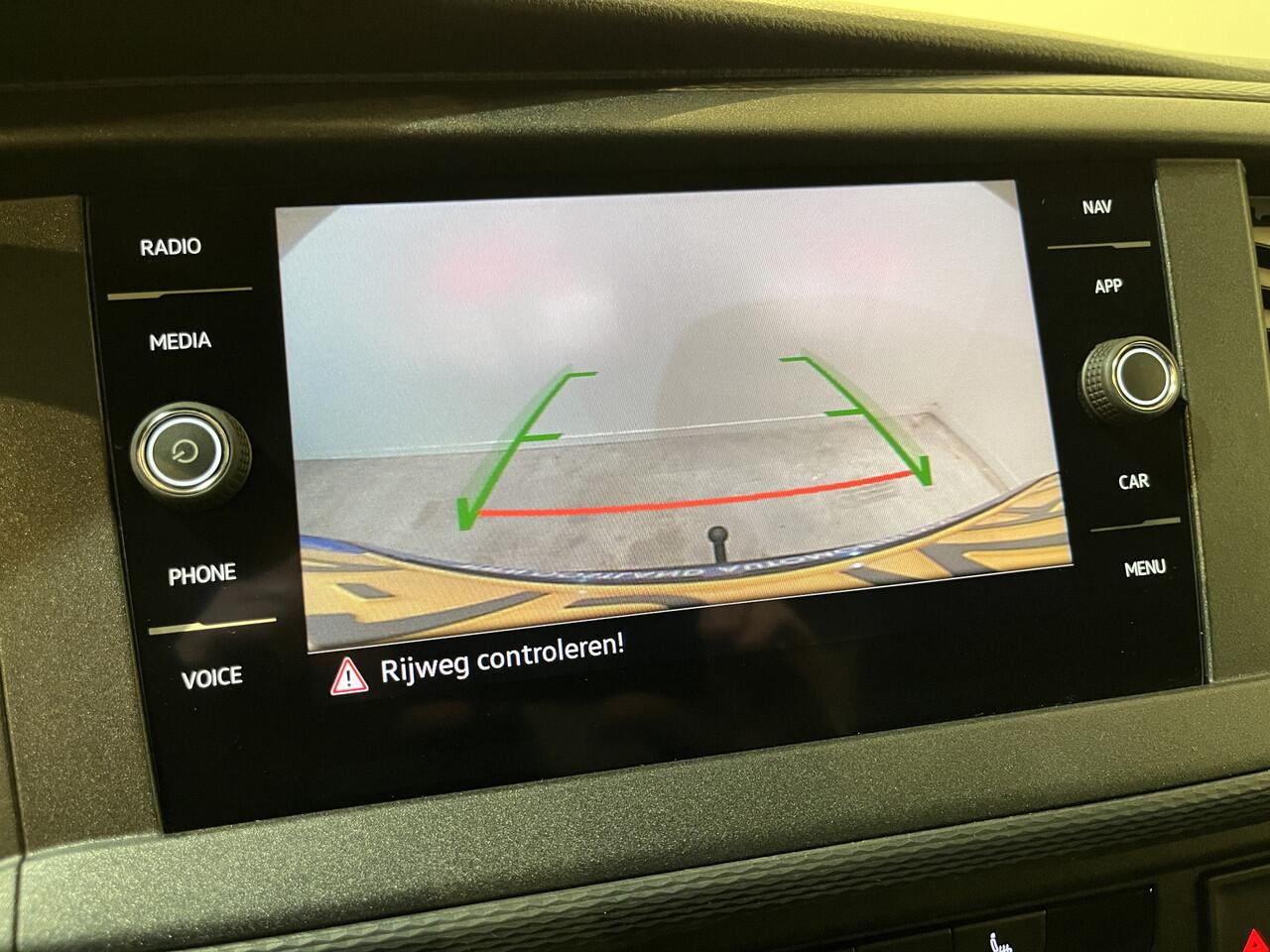 Volkswagen TRANSPORTER 2.0 TDI L2H1 4Motion 150 PK Automaat / Euro 6 / Servicebus / Sortimo Inrichting / Airco / Cruise Control / Camera / Trekhaak / CarPlay / Navigatie / Klep