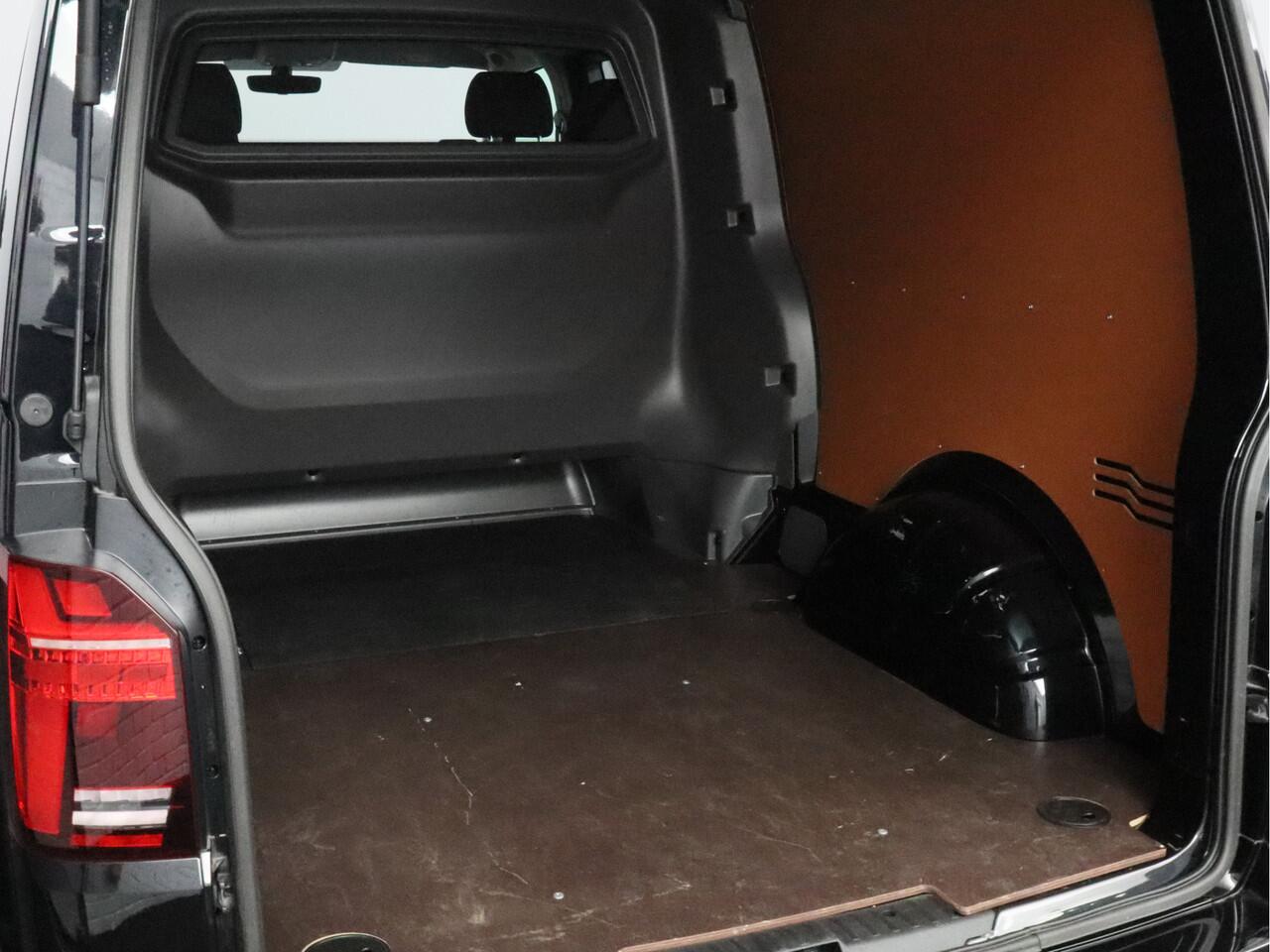 Volkswagen TRANSPORTER 2.0 TDI L2H1 30 DC | Bulli | Automaat | Dubbele Cabine | Achteruitrijcamera | Navigatie | Trekhaak