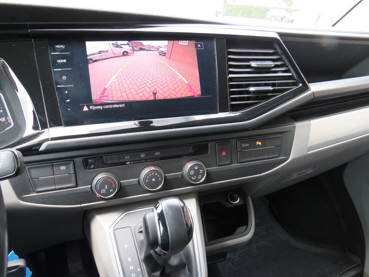 Volkswagen TRANSPORTER 2.0 TDI 150Pk Automaat L2H1 DC Bulli T6.1 * 2x Schuifdeur L+R * Camera * Trekhaak * Led Koplampen * ACC * Dubbele Cabine