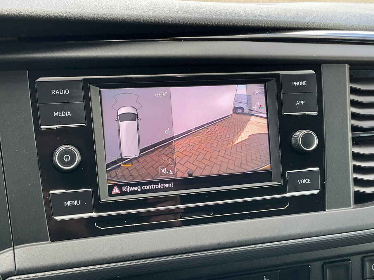 Volkswagen TRANSPORTER 6-Pers 2.0 TDI L2H1 DC Bulli Leer Cam Trekhaak Lang 6 Persoons Dubbele Cabine