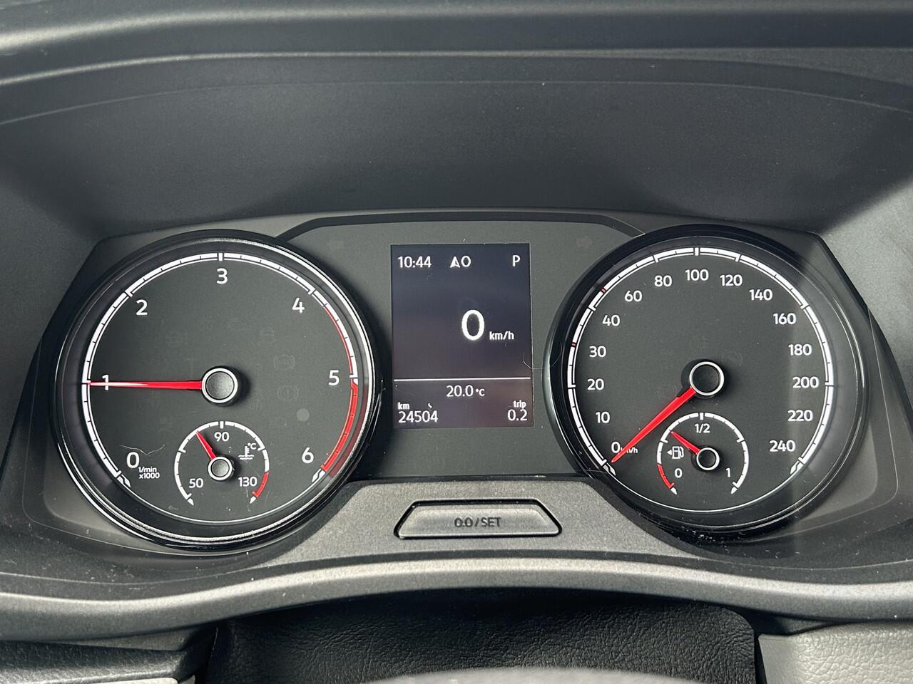 Volkswagen TRANSPORTER 2.0 TDI 150 PK AUTOMAAT DSG COMFORTLINE EXE / L2H1 / 1e EIG. / 24.504KM !! / AIRCO / CRUISE / NAVI / APPLE CARPLAY / 3 - ZITS