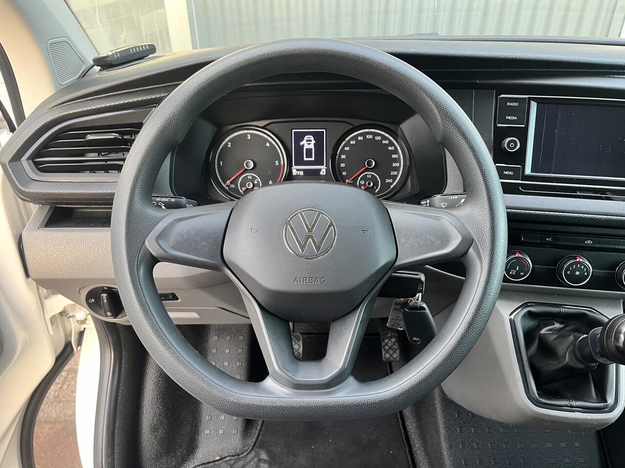 Volkswagen TRANSPORTER 2.0 TDI 150pk T6.1 Pick up Kipper Airco Cruise controle 1e eigenaar Telefoonverbinding Dealer onderhouden Gereedschapskist 3-Persoons Kieper P-up Euro 6