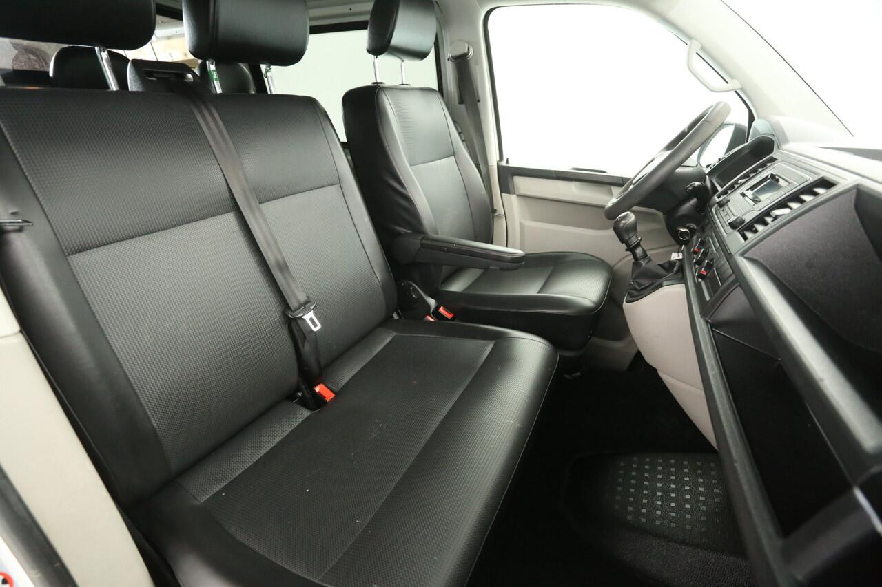 Volkswagen TRANSPORTER 2.0 TDI L2H1 | 140PK | DC | Airco | Trekhaak | Elektrpakket