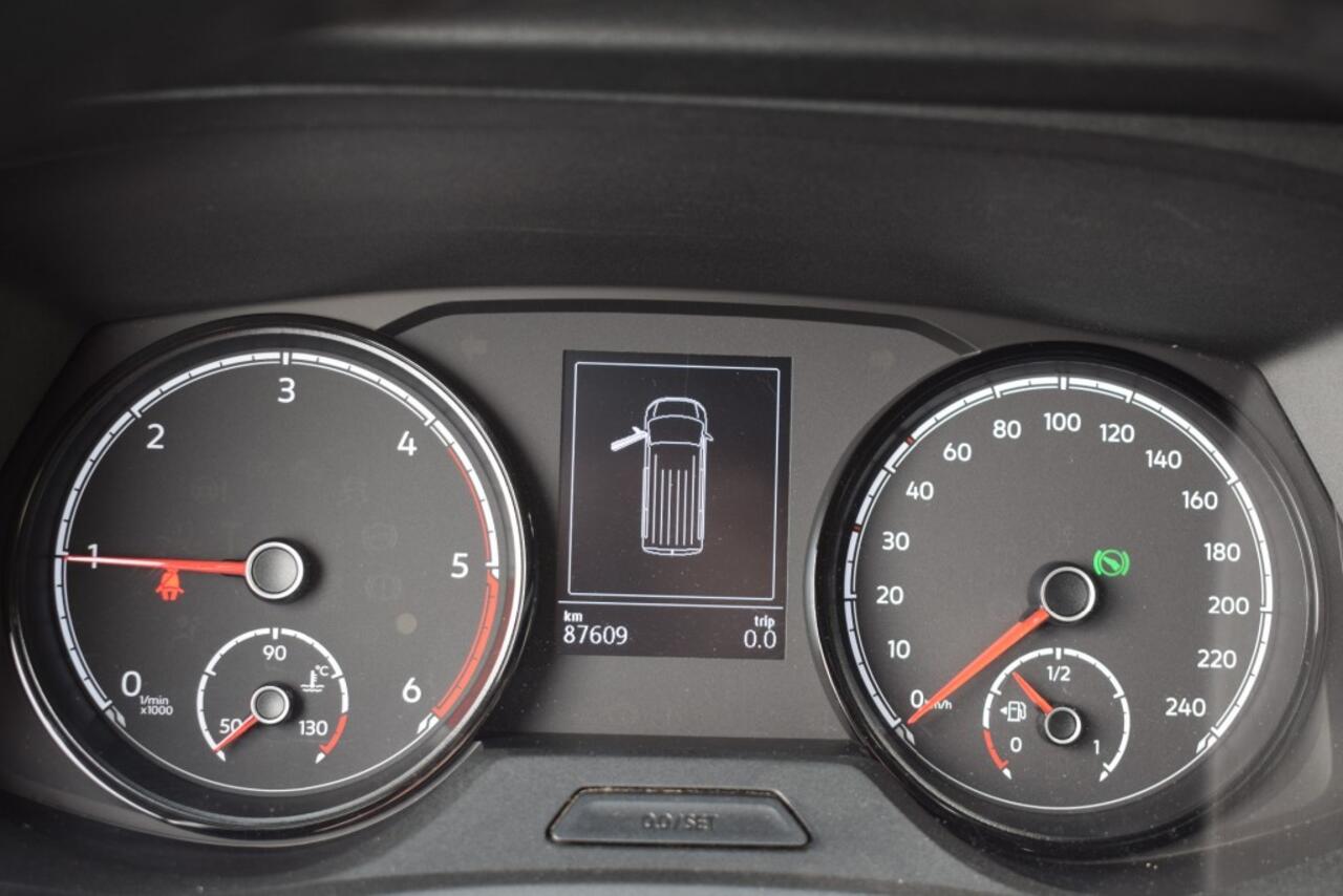 Volkswagen TRANSPORTER 2.0 TDI L2H1 DC DUBBEL CABINE AUTOMAAT ZEER NETTE STAAT!