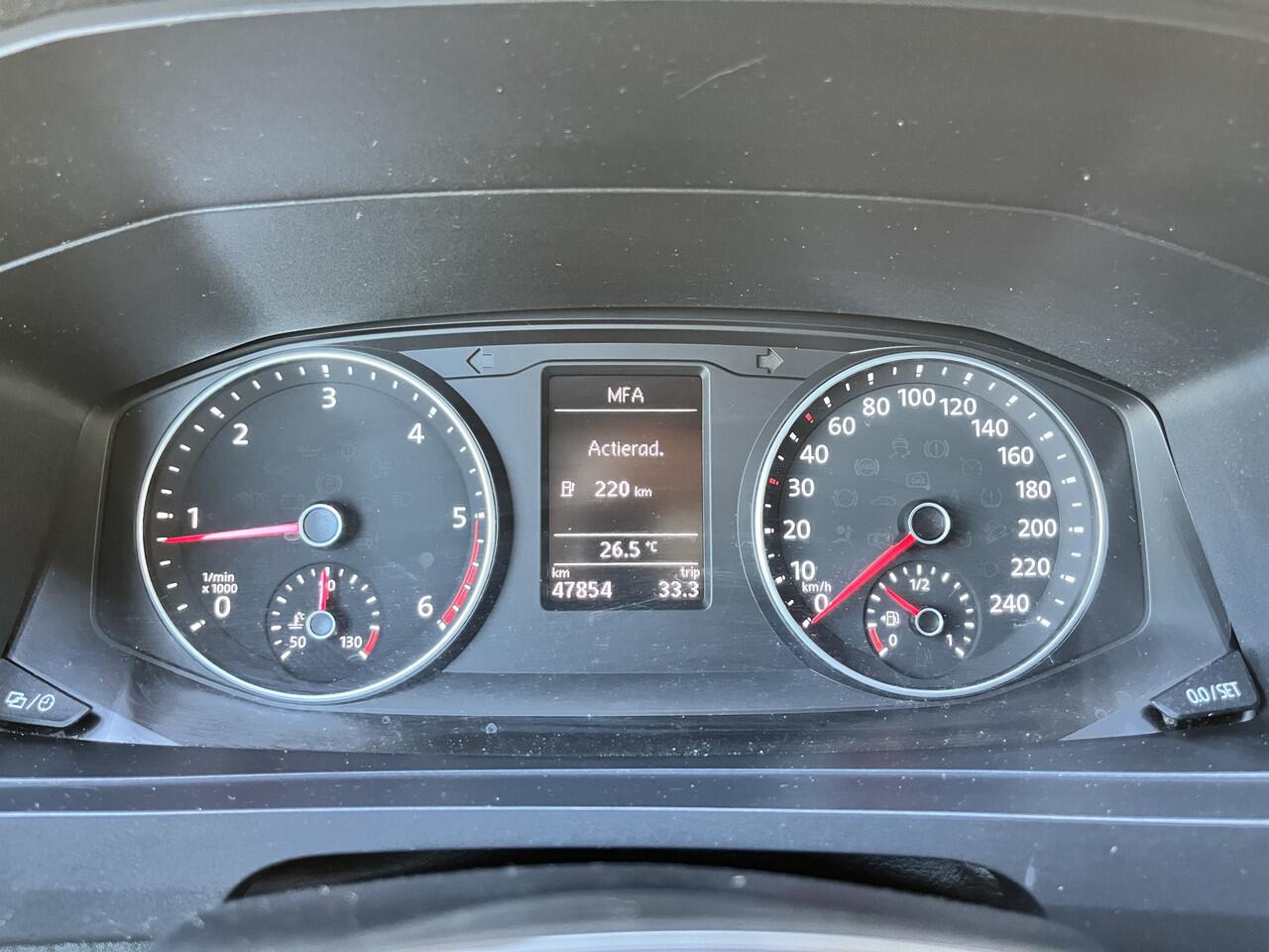 Volkswagen TRANSPORTER 2.0 TDI L1H1 DC Airco Cruise controle Telefoonverbinding Apple carplay Navigatiesysteem Stuurwielbediening Parkeersensoren schuifdeur Euro 6 DC 1e eigenaar Dealer onderhouden