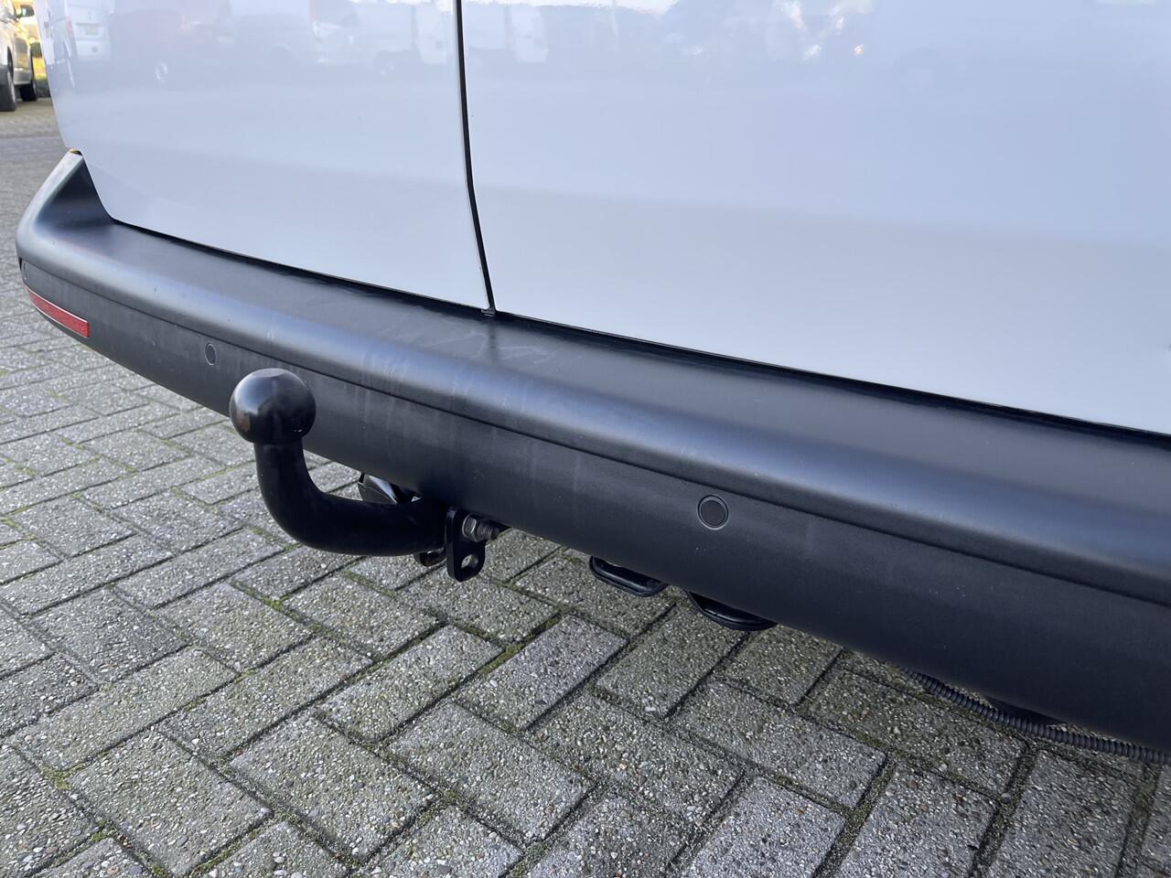 Volkswagen TRANSPORTER 2.0 TDI L1H1 Comfortline / vaste prijs rijklaar ¤ 15.950 ex btw / lease vanaf ¤ 311 / Bott ingerichte laadruimte / airco / cruise / imperial / trekhaak 2200 kg ! / euro 6