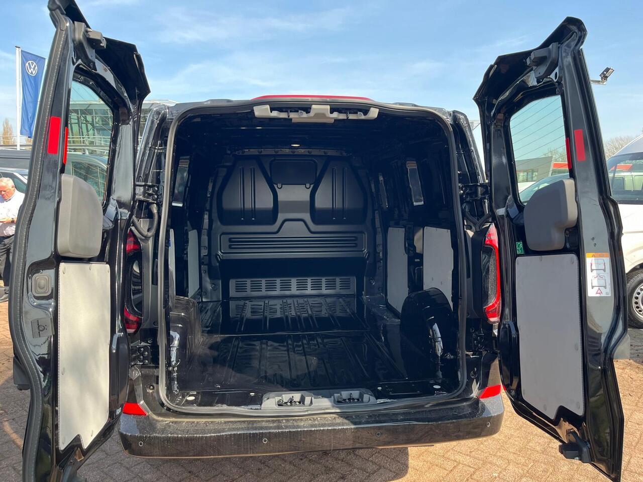 Volkswagen TRANSPORTER Bedrijfswagens Bulli L1 2.0 TDI 110 kW 150 pk 8 versn. Auto | BPM vrij | Exterieurpakket met bumpers, grille, spiegels en handgrepen in carrosseriekleur | Achterdeuren zonder ruit | Diefstalalarmsysteem met interieurbeveiliging, noodsirene en wegsleepbeve