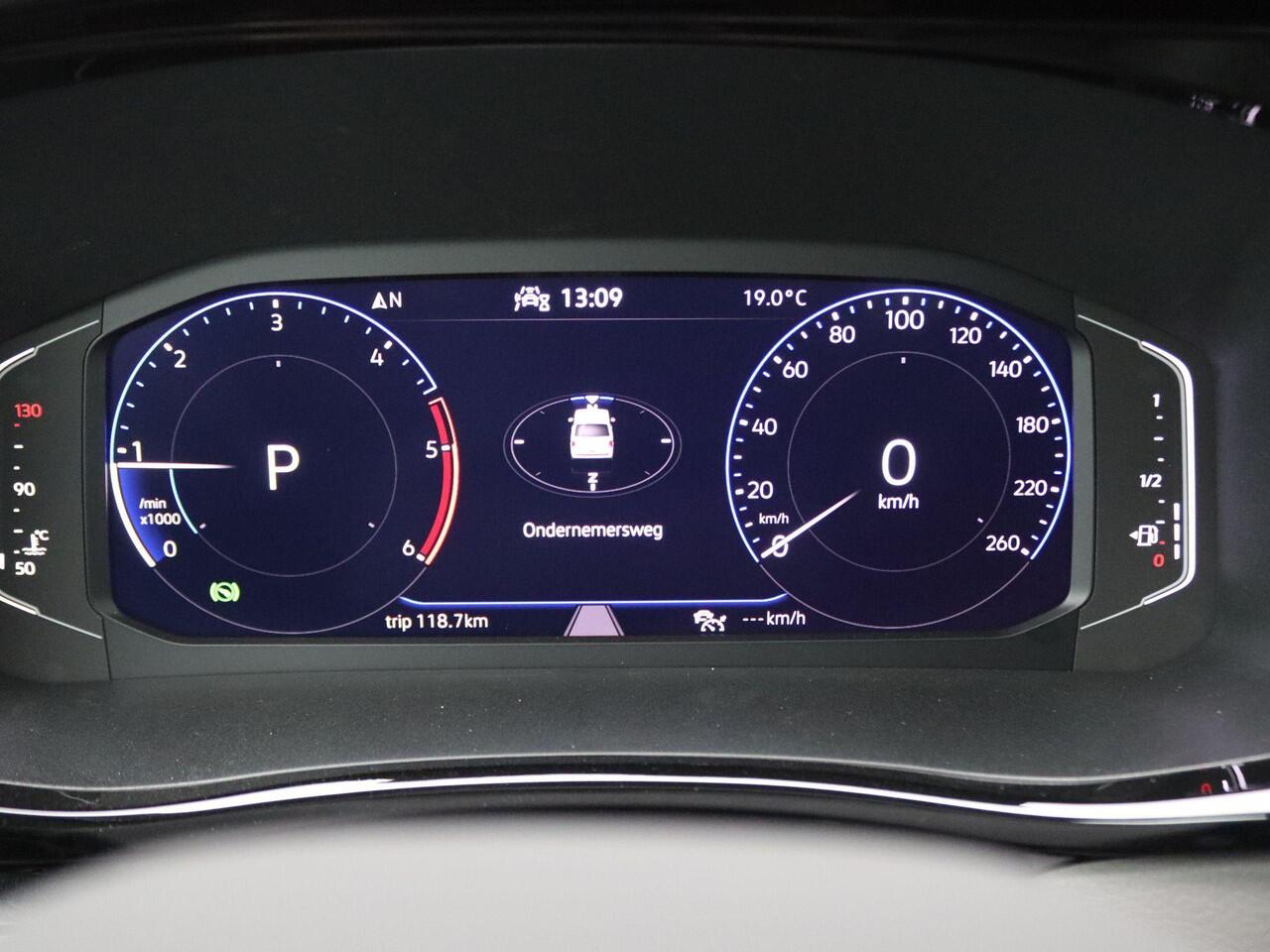 Volkswagen TRANSPORTER 2.0 TDI L2H1 Caravelle DC 204PK DSG Dubbele cabine, achteruitrijcamera, 2x elek. schuifdeur, leder, winterpakket, virtual cockpit, elek. stoel, 18'' lichtmetaal