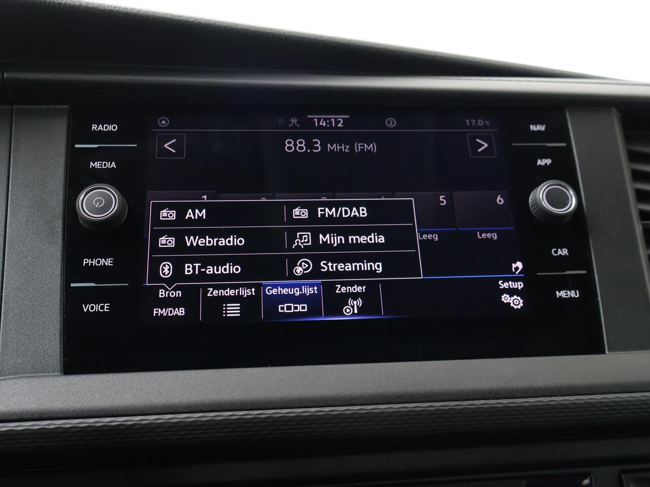 Volkswagen TRANSPORTER 2.0 TDI L2H1 30 DC Highline | 150 PK | Automaat | Trekhaak | Climate control | Parkeersensoren |