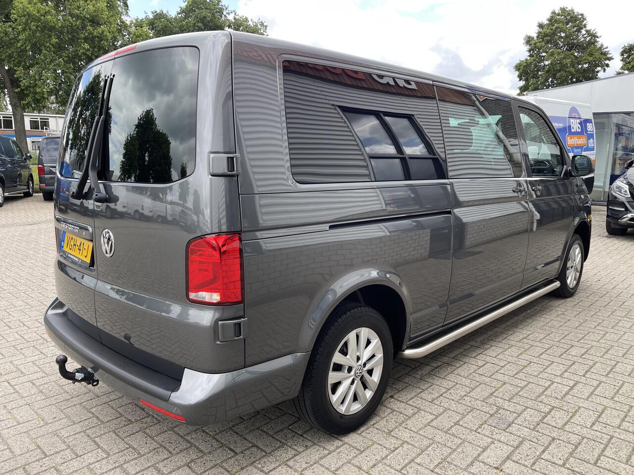 Volkswagen TRANSPORTER 2.0 TDI L2H1 30 DC 5 persoons / vaste prijs rijklaar ¤ 27.950 ex btw / lease vanaf ¤ 456 / grijs metallic / airco / cruise / Apple Carplay / lichtmetalen velgen / euro 6 / bpm vrij !