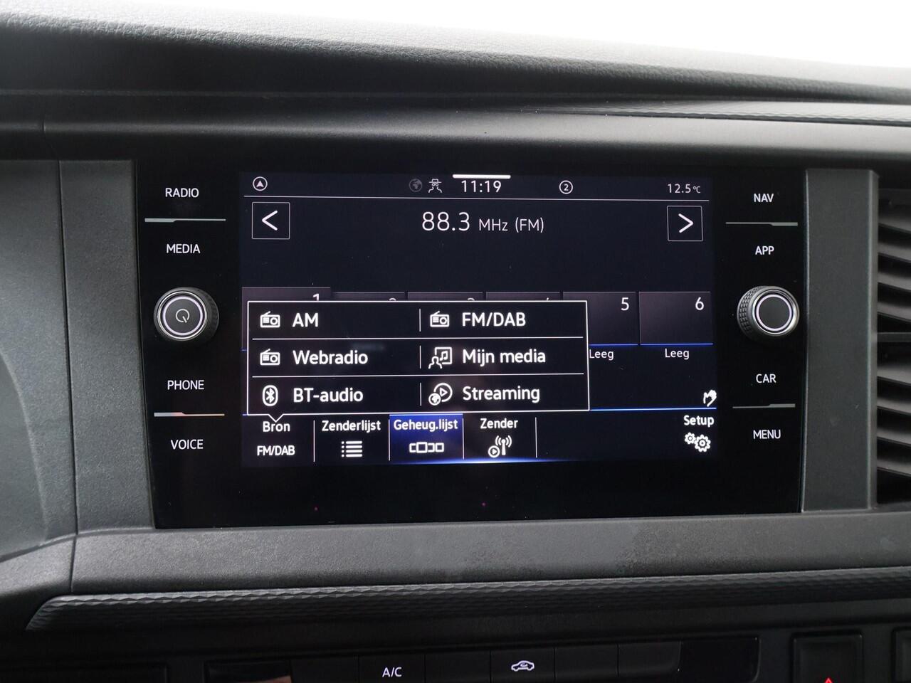 Volkswagen TRANSPORTER 2.0 TDI L2H1 DC 30 Comfortline | 110 PK | Pick-Up | Dubbele Cabine | Trekhaak | Navigatiesysteem | Cruise control |