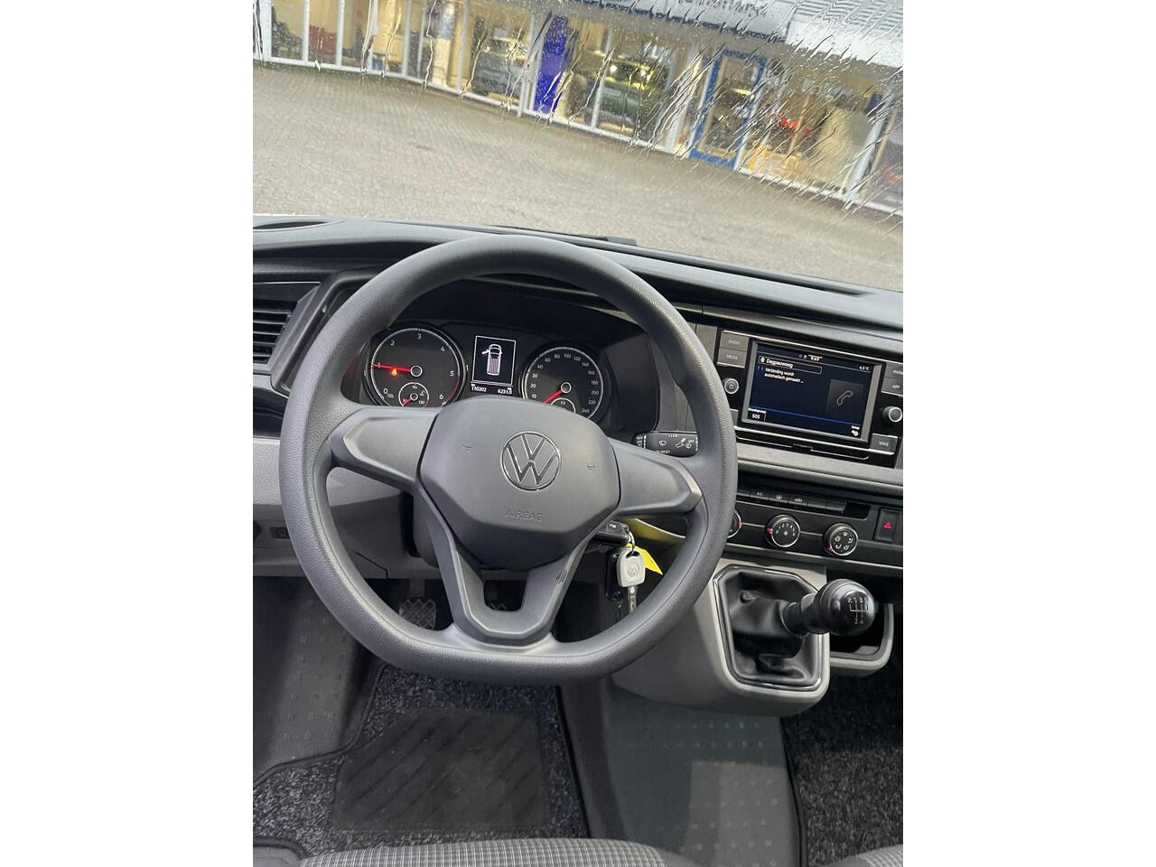 Volkswagen TRANSPORTER 2.0 TDI L1H1 26 Economy Business | Erg netjes! | 90pk SCI Trekhaak | Apple Carplay | Airco | Gestoffeerde laadruimte | Parkeersensoren