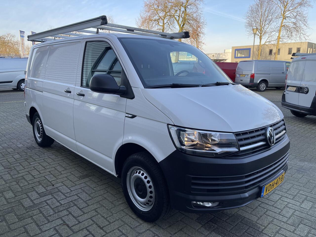 Volkswagen TRANSPORTER 2.0 TDI L1H1 Comfortline / vaste prijs rijklaar ¤ 15.950 ex btw / lease vanaf ¤ 311 / Bott ingerichte laadruimte / airco / cruise / imperial / trekhaak 2200 kg ! / euro 6